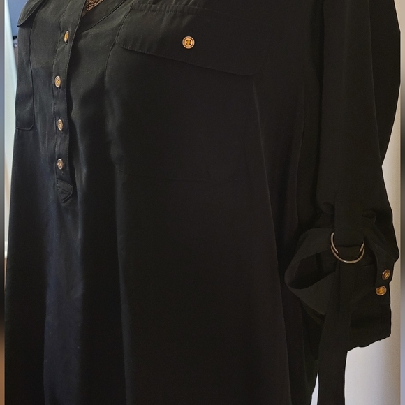 Buttoned Blouse - Picture 4 of 7